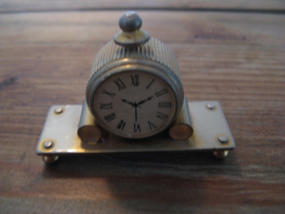 Voor in het poppenhuis: Oud koperen klokje jaren '50.... - nr. 1