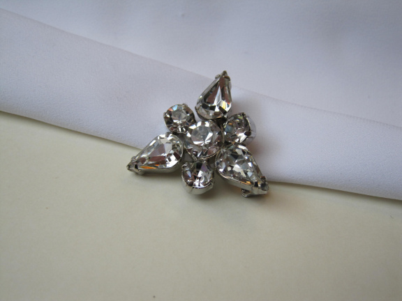 Broche La Rel zilverkleurig met heldere rijnstenen 2.8 cm - nr. 1