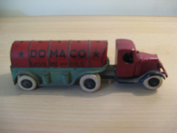Prachtige originele TOOTSIE TOY 802 MACK DOMACO Oil Truck …metaal…1933… - nr. 1