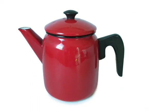 koffiepot van rood emaille