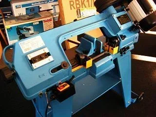 Metaal-bandzaag 230 V 370 W met onderstel en automatische afslag