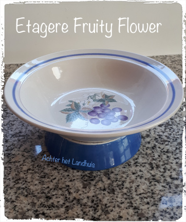 Etagere Fruity Flower van Serviesdelen, Fruitschaal op voet, blauw
