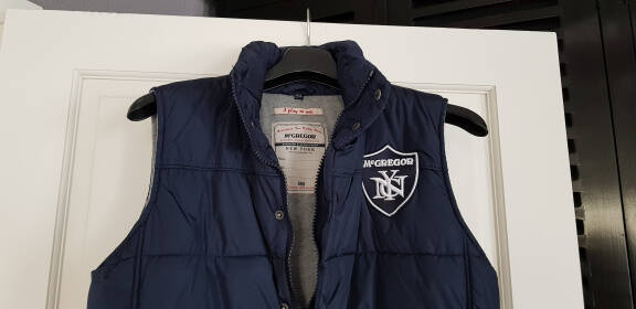 McGregor donker blauwe bodywarmer met capuchon maat 176 - Afbeelding 2