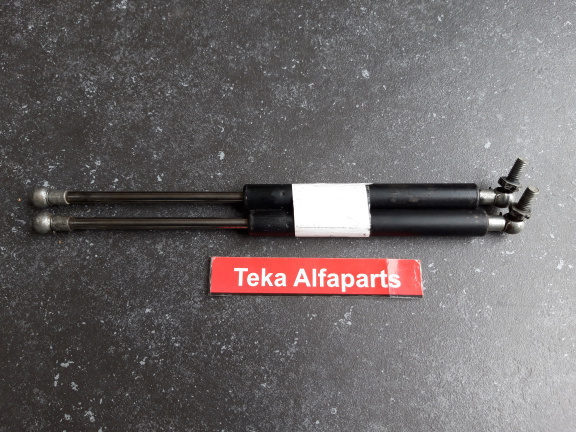 Alfa Romeo 145 Gasveer kofferbak Used - nr. 1