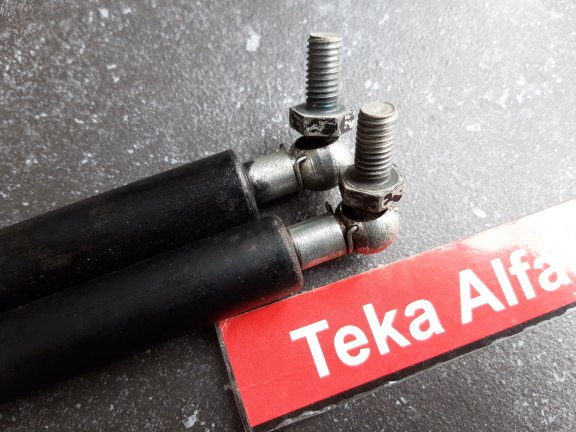 Alfa Romeo 145 Gasveer kofferbak Used - Afbeelding 4