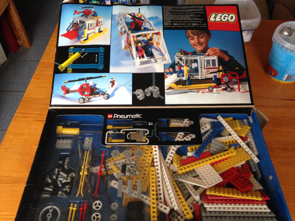 Lego Technic set 8680: Arctic Rescue Base - Afbeelding 2