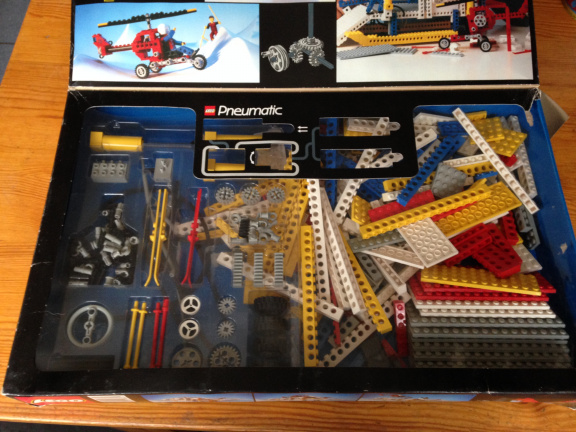 Lego Technic set 8680: Arctic Rescue Base - Afbeelding 3
