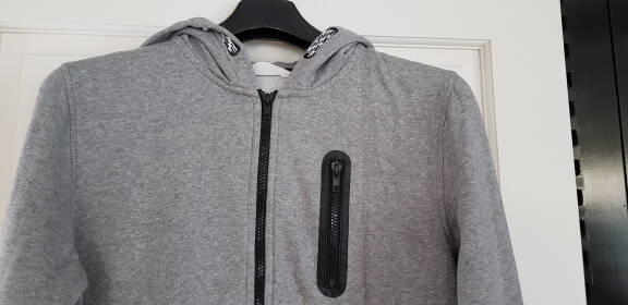 H&M grijs wit vest met capuchon maat 170/14 jaar - Afbeelding 2