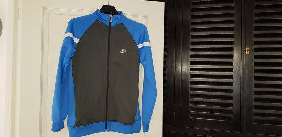 Nike trainingsjack licht blauw met grijs maat 158/170 - Afbeelding 2