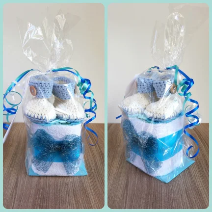 Mini luiertaart met gehaakte slofjes | blauw - nr. 1