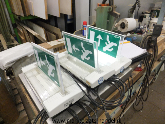 3 stuks nooduitgang verlichting, 220V, 8 wat opbouw (a6)50 - nr. 1