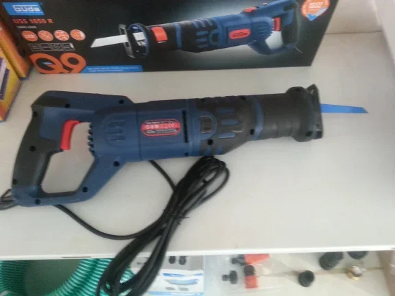 Reciprozaag 1050 W voor hout en metaal met ledverlichting toerenregeling