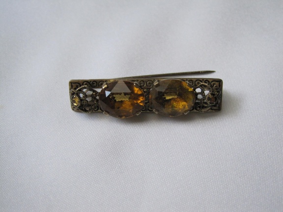 Broche antiek Tsjechisch filigrain met amberkleurige glasstenen 4.2x0.9 cm - nr. 1