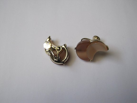 Oorbellen Lisner goudkleurig en bruin beige thermoset 2.7x1.8 cm. Schroefmodel - Afbeelding 3