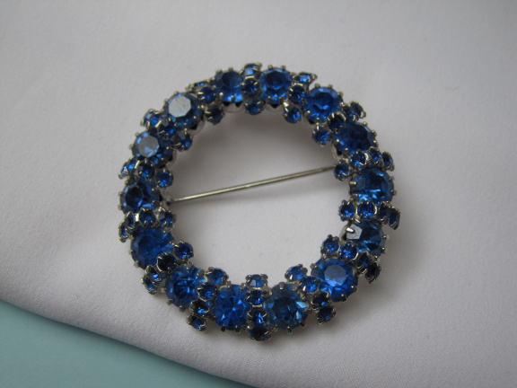 Broche Weiss zilverkleurig cirkel model met blauw kristal rijnsteentjes 3.3x3.3 cm. - Afbeelding 6