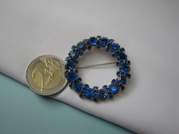 Broche Weiss zilverkleurig cirkel model met blauw kristal rijnsteentjes 3.3x3.3 cm. - Afbeelding 7