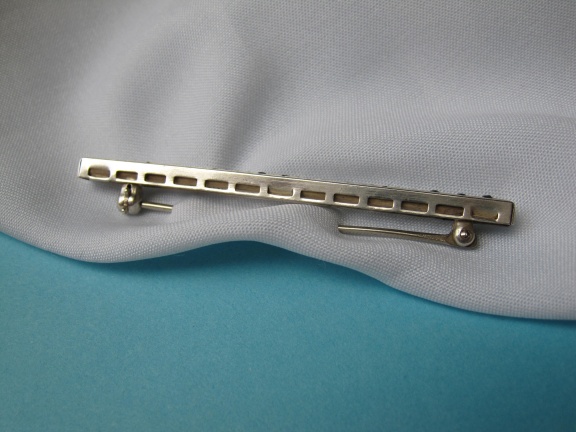 Zilveren broche antiek recht model met heldere en blauwe bergkristal steentjes 6.1x0.4 cm - Afbeelding 7