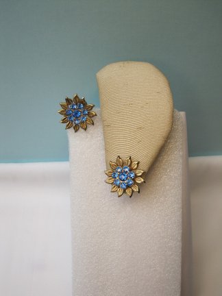 Broche oorbellen set goudkleurig bloem model met blauwe kristal rijnstenen 3.0 cm 2.3 cm - Afbeelding 2