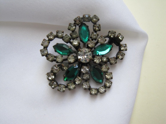 Broche antieke bloembroche met groen en helder glas 3.8x3. - Afbeelding 2