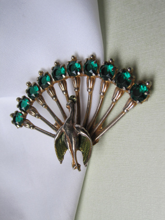 Broche goudkleurig emaille pauw met smaragd groen kristal /glas 9.0x6.1 cm - Afbeelding 8