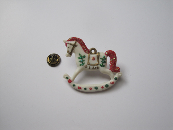 Broche/hanger kunststof kerst paard met glitter manen en staart 4.5x4.4 cm. - nr. 1