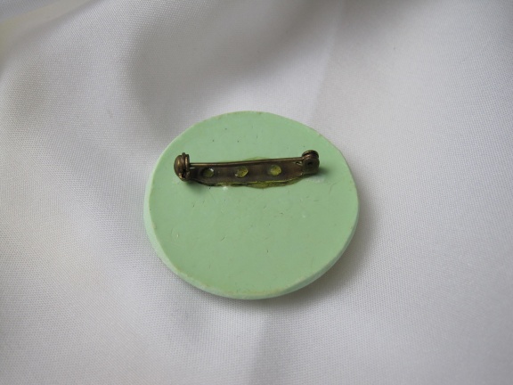 Broche kunststof koepeltje met viooltjes droogbloemen 4.0 cm - Afbeelding 4