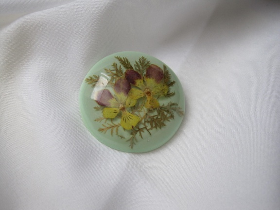 Broche kunststof koepeltje met viooltjes droogbloemen 4.0 cm - Afbeelding 6