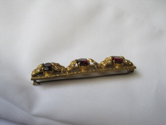 Broche antiek met Tsjechisch boheems rode kristal stenen 6.4x1.2 cm - Afbeelding 6