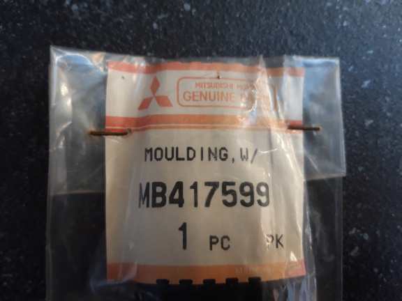 Mitsubishi Mighty Max (87-96) L200 Raamlijst MB417599 Rechts NOS - nr. 1