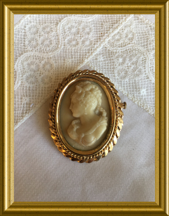 Vintage broche : glas camee - nr. 1