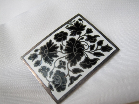 Broche antiek zilverkleurig wit emaille donkerblauw emaille bloemen 4.2x3.1 cm - Afbeelding 6