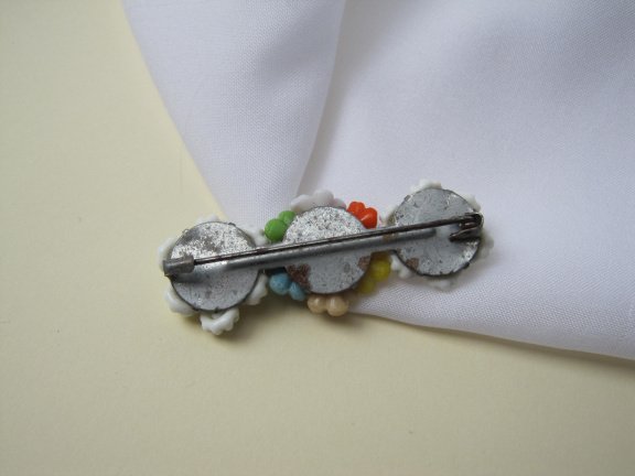 Broche antiek Tsjechisch gegoten wit en gekleurde glas bloemetjes 5.2x1.8 cm - Afbeelding 5