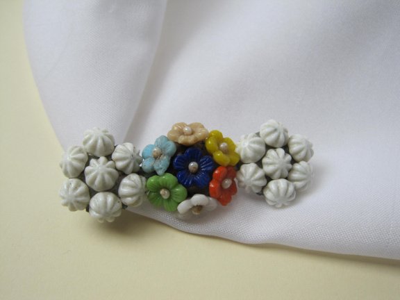 Broche antiek Tsjechisch gegoten wit en gekleurde glas bloemetjes 5.2x1.8 cm - Afbeelding 6