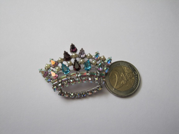 Broche B. David zilverkleurige kroon met gekleurd rijnstenen kristal en kraaltjes 5.0x3.7 cm - Afbeelding 6