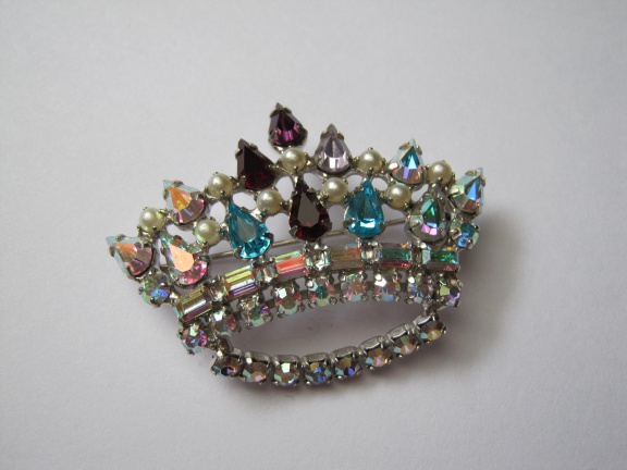 Broche B. David zilverkleurige kroon met gekleurd rijnstenen kristal en kraaltjes 5.0x3.7 cm - Afbeelding 7