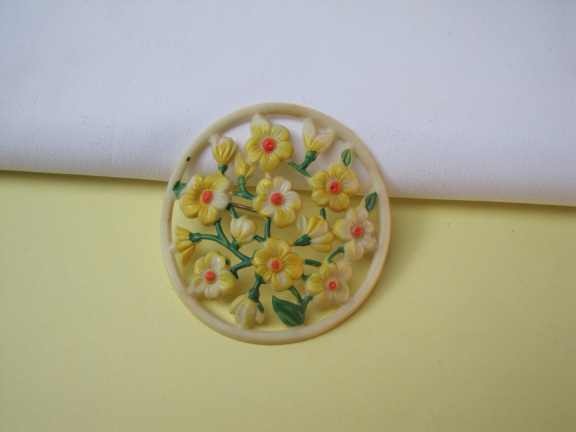 Broche antiek celluloid paars/geel/groens bloemetjes haak mal/model 4.2x4.2 cm. - Afbeelding 6
