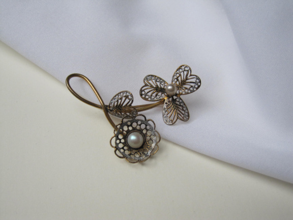 Broche goudkleurig met zilverkleurig filigrain en kralen 5.2x4.1 cm - Afbeelding 2