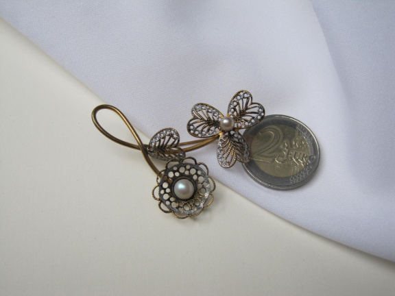 Broche goudkleurig met zilverkleurig filigrain en kralen 5.2x4.1 cm - Afbeelding 4