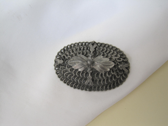 Broche zilverkleurig lusjes patroon 5.9x4.0 cm - Afbeelding 3