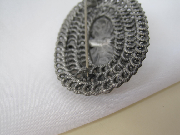 Broche zilverkleurig lusjes patroon 5.9x4.0 cm - Afbeelding 4