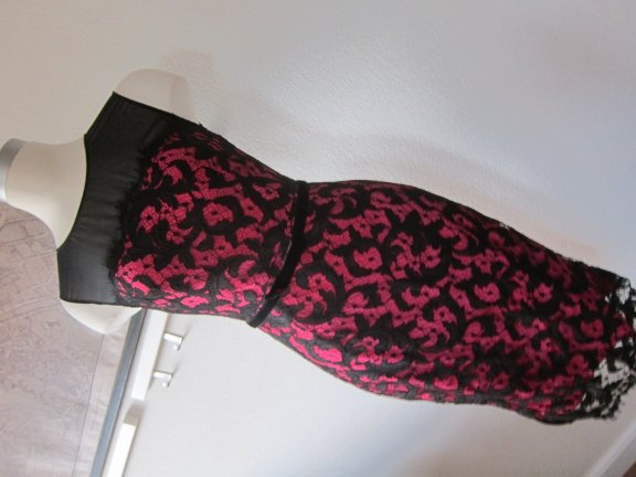 KAREN MILLEN Jurk met kant (ALS NIEUW; Mt. 38; WP380eur) - nr. 1