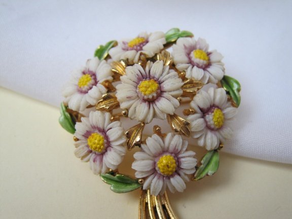 Broche Lisner goudkleurig en lucite kunststof bos bloemen 4.7x3.8 cm - Afbeelding 5