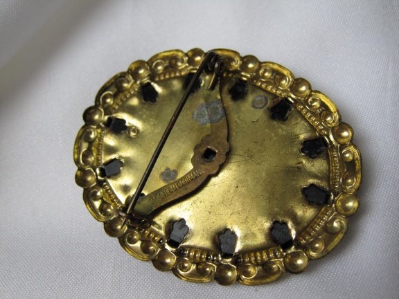 Broche sterrenbeeld vissen camee van kunststof zwart goudkleur 5.0x4.0 cm. - Afbeelding 4