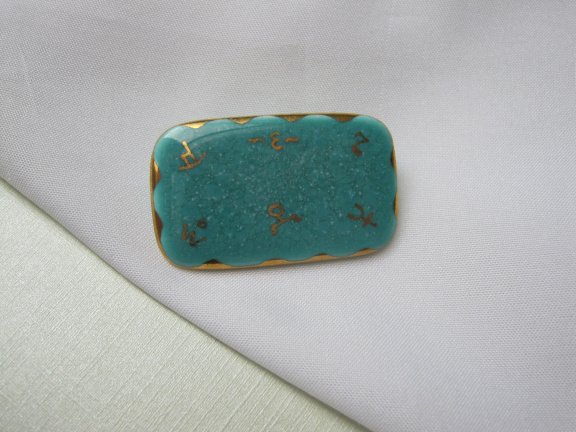 Broche porselein turquoise met vergulde rand en griekse tekens 4.0x2.4 cm - Afbeelding 4