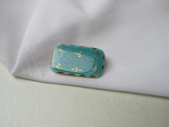 Broche porselein turquoise met vergulde rand en griekse tekens 4.0x2.4 cm - Afbeelding 6
