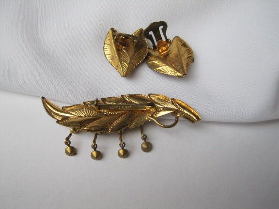Set broche en oorbellen Art Deco goudkleurig zwart emaille Oostenrijks kristal 6.8x2.8 cm - Afbeelding 2