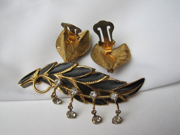 Set broche en oorbellen Art Deco goudkleurig zwart emaille Oostenrijks kristal 6.8x2.8 cm - Afbeelding 3