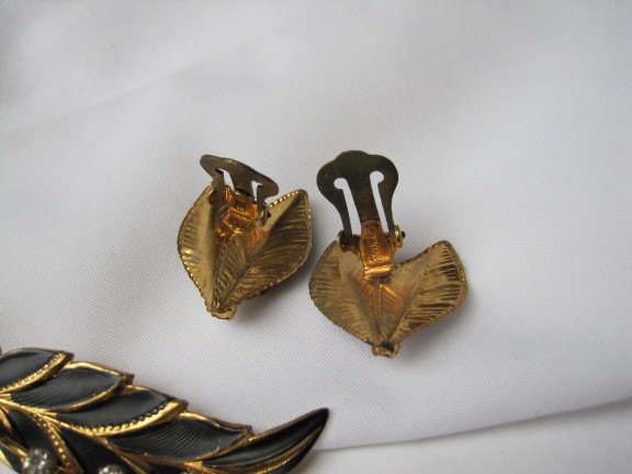 Set broche en oorbellen Art Deco goudkleurig zwart emaille Oostenrijks kristal 6.8x2.8 cm - Afbeelding 5