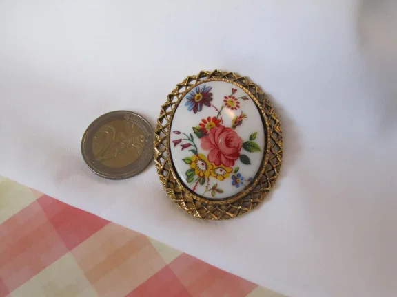 Broche kettinghanger goudkleurig glas camee met bloemen afbeelding 5.1x4.2 cm - Afbeelding 3