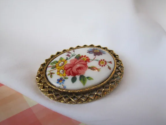 Broche kettinghanger goudkleurig glas camee met bloemen afbeelding 5.1x4.2 cm - Afbeelding 7